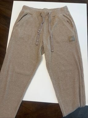 ALO Yoga women's  Ribbed Drawstring Joggers — Taupe